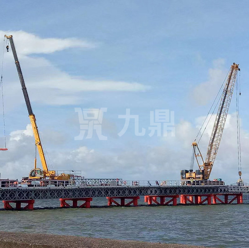 貝雷片不僅有結構簡(jiǎn)單的優(yōu)點(diǎn)，而且它適應性很強